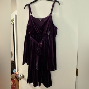Torrid size 1 purple velvet dress with Bella sleeves and tie